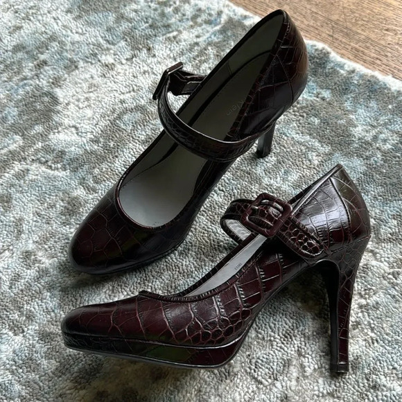 Calvin Klein Joeclyn deep burgundy alligator texture leather almond toe heels. - Picture 1 of 6
